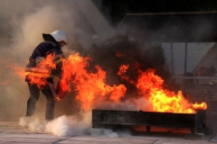 В Калининском районе Донецка – пожар и взрыв в доме: есть погибшие