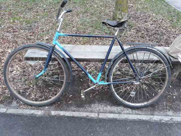 Безногому десантнику в оккупированном Донецке подарили велосипед