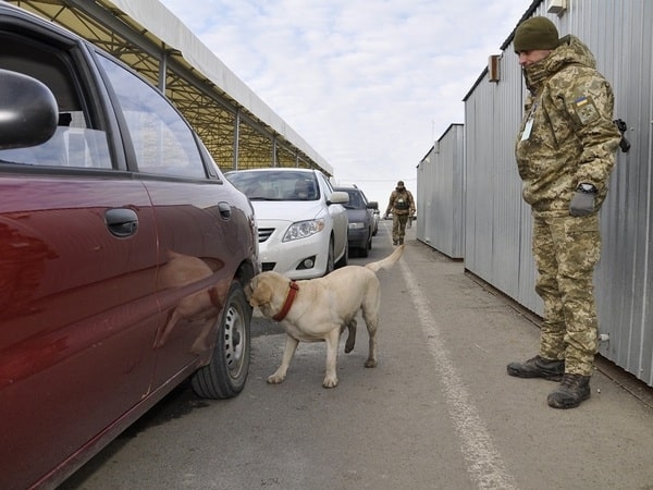 Через КПВВ «Новотроицкое» пытались провезти патроны