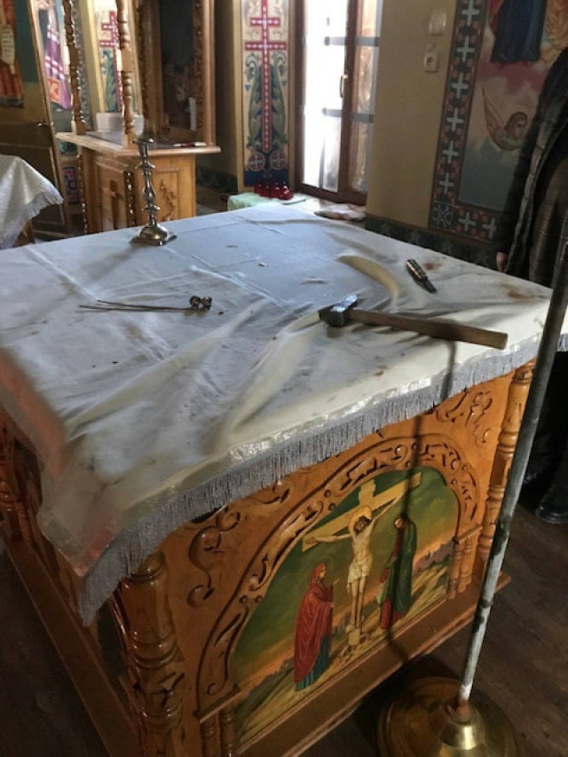 В Покровске неизвестные ограбили и осквернили православный храм