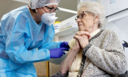 Вакцинированным от коронавируса пенсионерам будут выдавать продуктовые наборы