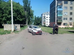 Лобовое столкновение иномарки и мотоцикла: один из пострадавших в тяжелом состоянии (фото)