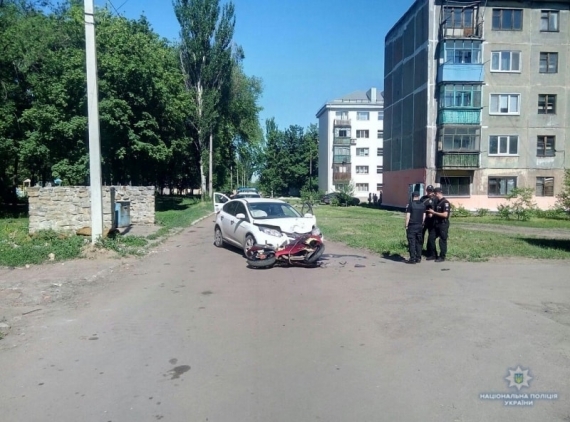 Лобовое столкновение иномарки и мотоцикла: один из пострадавших в тяжелом состоянии (фото)