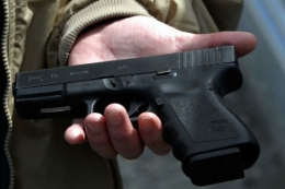 Переполох в стоматологии: мужчина размахивал пистолетом