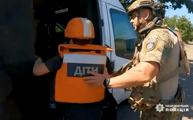 Из села Прогресс полицейские эвакуировали последнего подростка