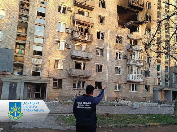 В Селидово ракета попала в 9-этажный дом - есть раненые, в том числе, девочка