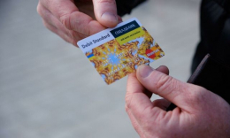 «Ощадбанк» продлевает действие карточек переселенцев – в последний раз