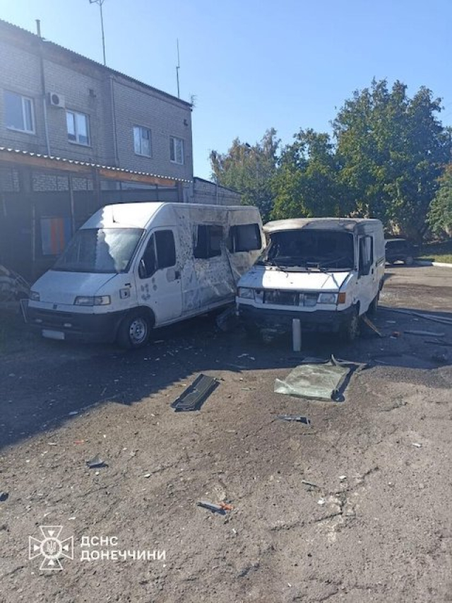 Во время вражеского удара по пожарной части тяжело ранен спасатель