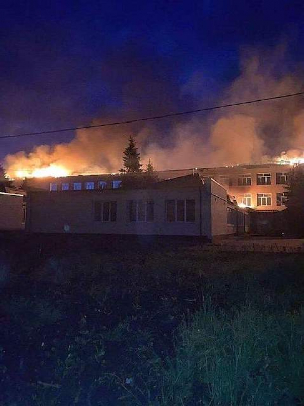 В воскресенье вечером российские войска массированно обстреляли Авдеевку