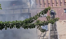 В Горловке горел многоэтажный дом – на балконе сгоревшей квартиры нашли мины