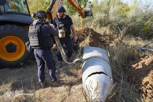 Жители Покровского района обнаружили полуторатонную бомбу