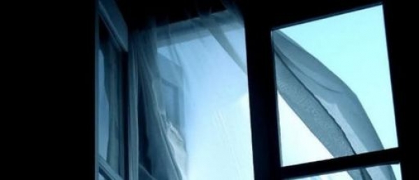 В Горловке ребенок, спасаясь от разъяренного отца, выпрыгнул в окно