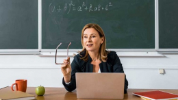 Педагоги четырех территориальных громад области получили новые ноутбуки