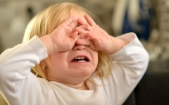 На Донетчине горе-отец запер ребенка, а сам ушел выпивать